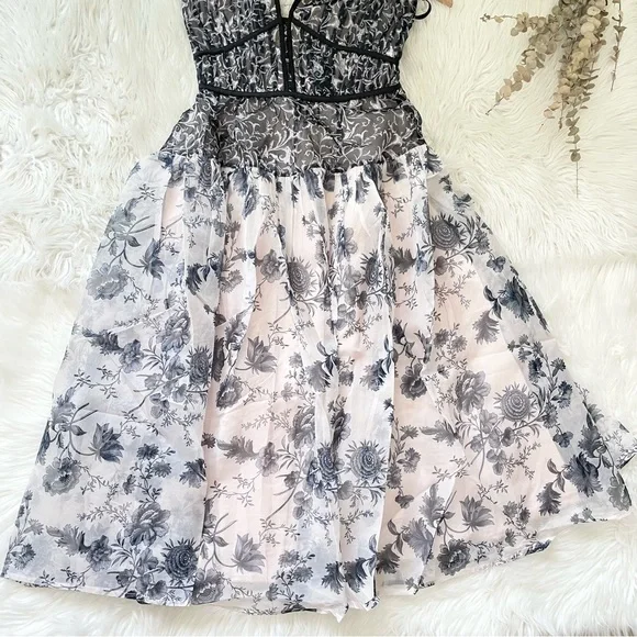 Anthropologie Halter Dress Black White V Neck Medium Midi NWT - Picture 11 of 16